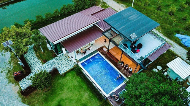 ขายรีสอร์ท 1 หลัง พร้อมที่ดิน  15 ไร่ ขาย 4 นอน วัดรางเสน่ห์ 1.7 กม. ปั๊มน้ำมัน พีที บ้านคา 3.4 กม. 4 น้ำ  กลางเมืองราชบุรี