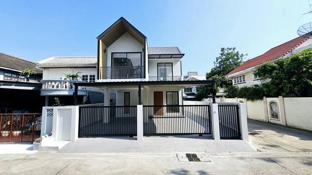 ขายบ้านเดี่ยว 2 ชั้น 42 ตร.ว. หลังมุม ย่านสุขุมวิท บางจาก ใกล้ BTS บางจาก (รีโนเวทใหม่)