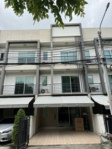 HR2869ให้เช่าทาวน์โฮม 3 ชั้น หมู่บ้านกลางเมืองสุขุมวิท 77 เฟอร์นิเจอร์บิ้วอินทั้งหลัง พร้อมเข้าอยู่