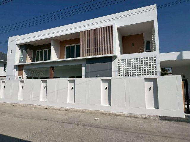 The Base Sukhumvit 77 Comfortable Safe 22nd Floor BTS Onnut