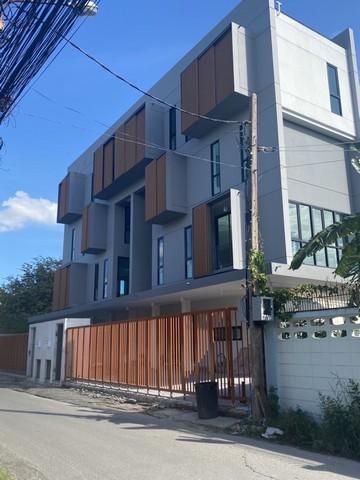 ให้เช่าโฮมออฟฟิศ 3.5 ชั้น 50 ตร.ว. ซอยรัชดาภิเษก 32 ใกล้ MRT ลาดพร้าว