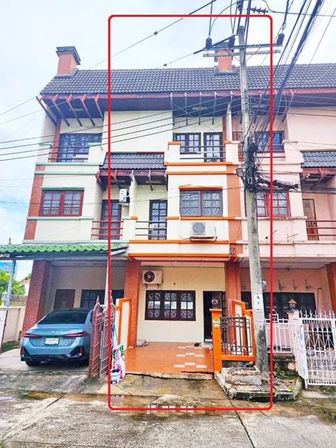 ซอยนวมินทร์ 133-141 มี 7-Eleven สนามหญ้า 2แอร์  ตรงข้ามโลตัส ไทวัสดุ ทาวน์เฮ้าส์ 3 ชั้น 4นอน3น้ำ ทำเลติดถนนใหญ่ บึงกุ่ม 24ตร.วา  274 ตร.ม. 