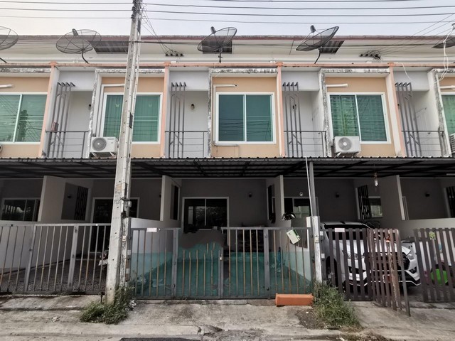 ทาวน์เฮ้าส์ สมาร์ทแลนด์ นิวสไตล์ 2 ศรีราชา PTT00642