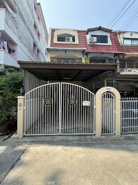 ให้เช่าทาวน์เฮ้าส์ 3 ชั้น 4 ห้องนอน ซ.ลาดพร้าว 64 แยก 7 เฟอร์นิเจอร์ครบ จดบริษัทฯได้